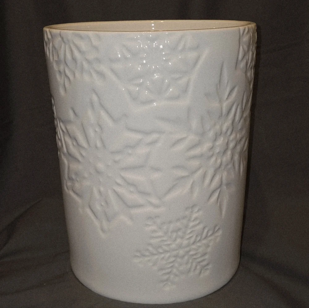 Williams Sonoma Lg White Snowflake Cannister Utensil Crock Holder/Planter 9x7